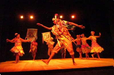 Balé popular apresentando o espetáculo Floreô no Teatro Lima Penante - Setembro de 2017. Foto: PROEX