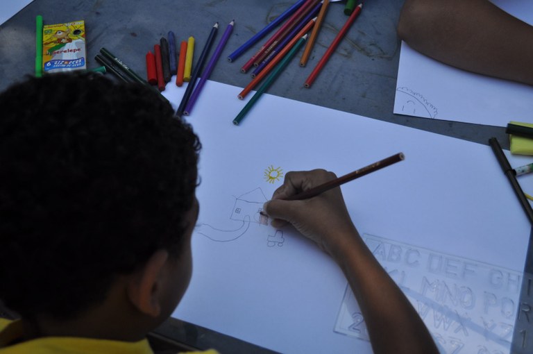Se Essa Rua Fosse Minha. Por Daniel Figueiras Alves, em 30 de agosto de 2023, na Comunidade do Aratu, João Pessoa-PB. Projeto Educa Aratu: educação e arte na comunidade Se Essa Rua Fosse Minha. Por Daniel Figueiras Alves, em 30 de agosto de 2023, na Comunidade do Aratu, João Pessoa-PB. Projeto Educa Aratu: educação e arte na comunidade