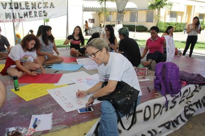 Atividade do projeto "Extensão ocupa a praça", coordenado do Nía Pereira. Imagem disponível no SIGAA.
